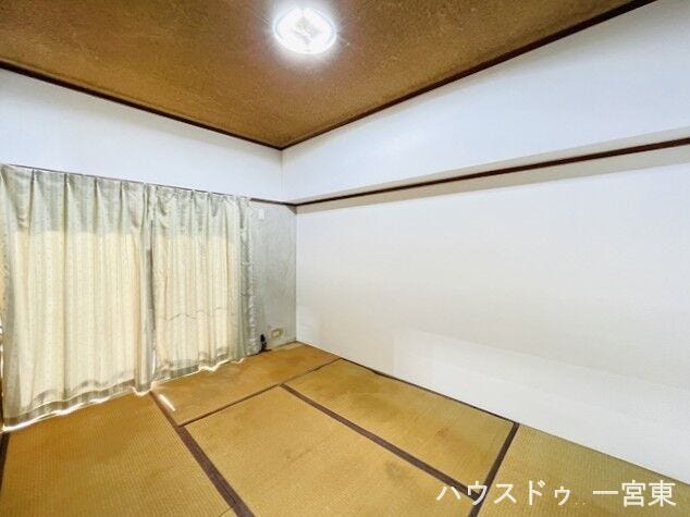 【6帖西】リビングと襖で仕切られているため、扉を開ければ一体の空間として、閉めれば個室として使えます。来客など状況に合わせて使い分けが可能です。