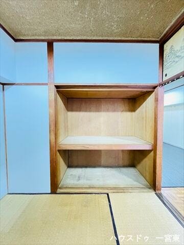 【6帖西和室】たっぷりの収納空間です。衣類から趣味の道具まで整理できます。