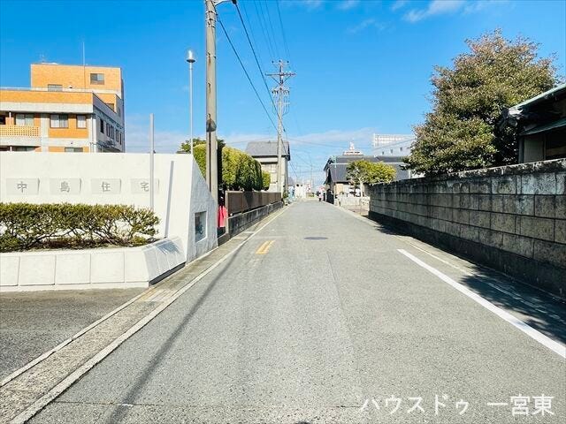 ≪東側北向き≫
車の通行も少なく、幅員もあるため安全に歩くことができます。