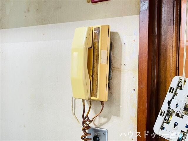 【インターホン】玄関のドアを開ける前に相手を確認できるため、安心感です。