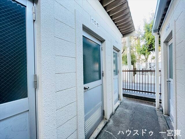 ≪ストレージ≫
住戸内をすっきり保てる、屋外ストレージ付き。季節用品やアウトドア用品の収納に使用すれば居住空間を広く使えます。