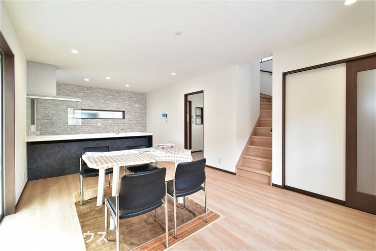 【リビング】16帖のリビングです!
リビング階段で家族の集まる明るい空間です♪