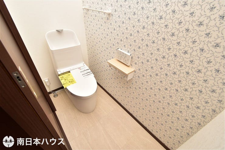 【トイレ】温水洗浄便座機能付きのトイレです!寒い日でも便座が温かく、あると嬉しい設備です♪