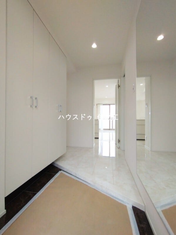 散らかりがちな玄関もスッキリの玄関収納付