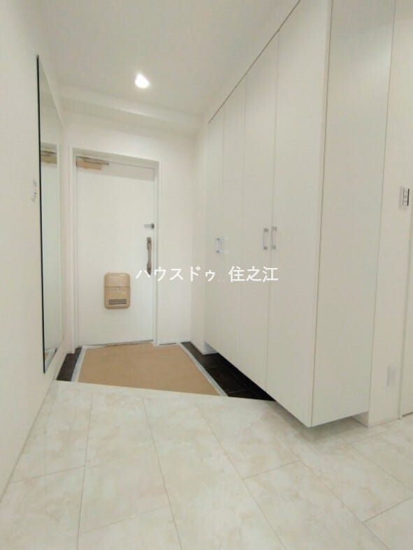 散らかりがちな玄関もスッキリの玄関収納付