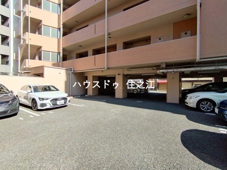 無料で平面駐車場使用可能(1台分)です♪