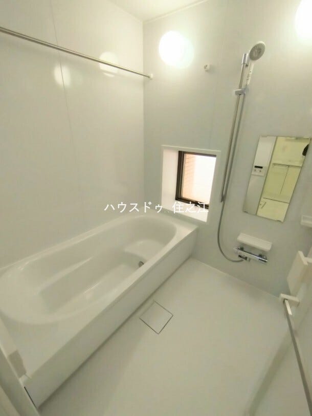 一日の疲れを癒すバスルーム。生活時間の違う家族に嬉しい追炊き機能付きです