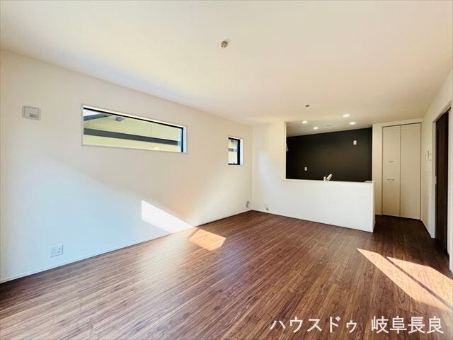 明るく開放的なリビングは気持ちも爽快になります。気持ちの良い朝を家族で迎えることができ、良いスタートが切れそうです。