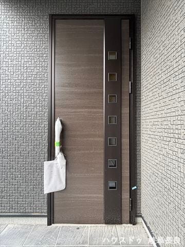 ≪外玄関≫
軒がしっかりとあるので雨の日でも濡れずに傘をさせます◎