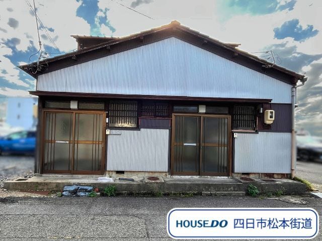 【外観】
中央小学校/中部中学校エリアに建つ2025年10月リフォーム完了の完全独立型の1棟2戸です。一度ご見学してみませんか
(2025年10月17日 撮影)