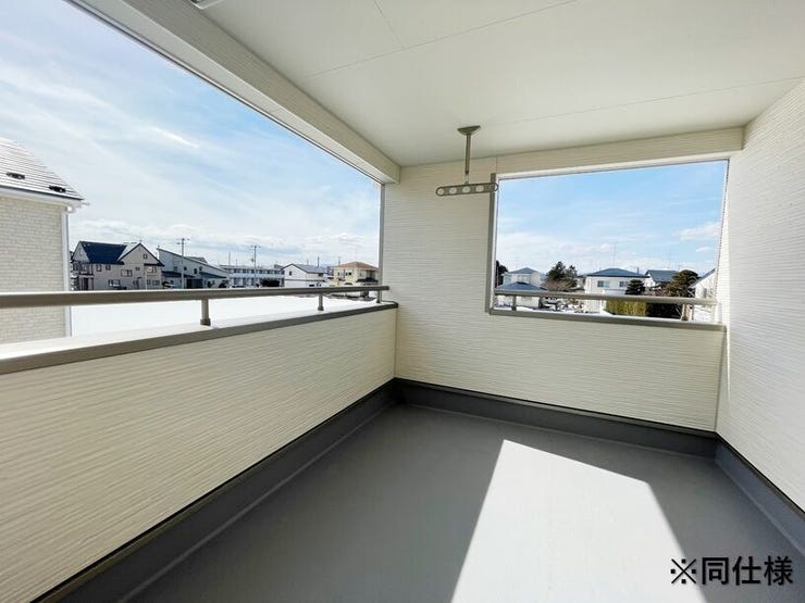 ※同仕様
◎現地案内予約受付中!◎
広さのあるインナーバルコニーは洗濯物干し場としてはもちろん、晴れた日にはペットと日向ぼっこも楽しめそう♪