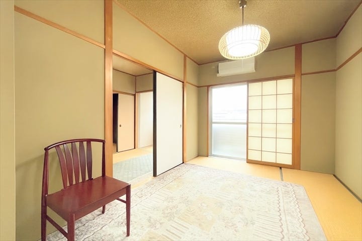 来客時に座布団を出せば応接間になり、布団を敷けば来客用の寝室にもなります。