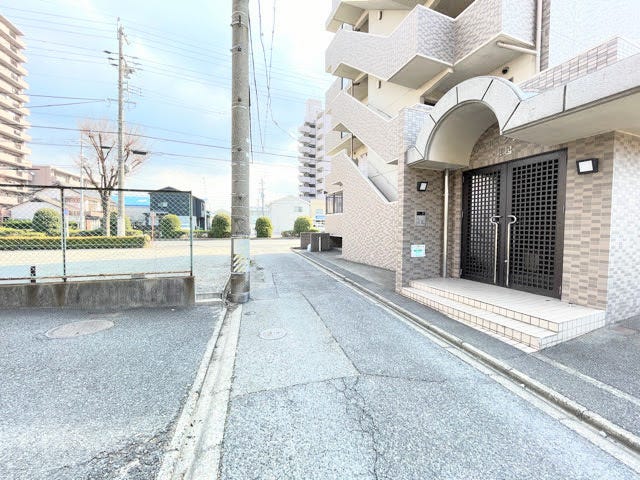 近隣の雰囲気は実際に見て、感じていただくのが一番です!
ぜひ現地を見に来てください♪お問い合わせお待ちしております。