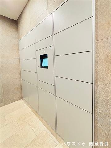 ≪宅配ボックス≫
宅配ボックスを完備。いつでも気兼ねなく荷物が受け取れます。