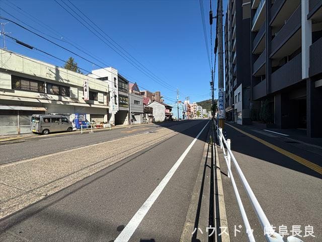≪西側北向き≫
歩道があるのでお子様の通学も安心ですね。