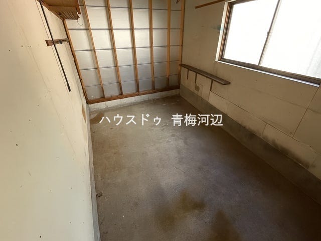 物置:ゴルフバッグやキャンプ・スキー道具などのレジャーグッズ・スーツケースなどもしっかり収納・管理できますね。
※一部CG家具消し加工処理をしています。