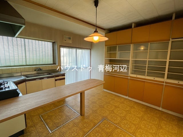 リビング:窓があるので、日差しが降り注ぐのはもちろん、換気もしっかりできます。窓を開けて家事の合間の休憩もできそうです。
※一部CG家具消し加工処理をしています。