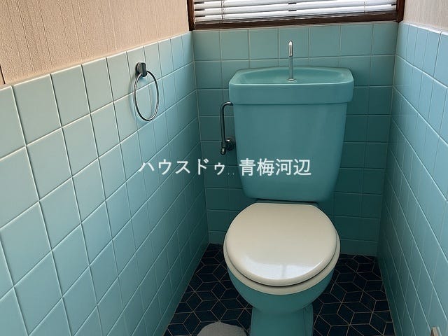 トイレ:寒い日でも座るところが冷たくないのはうれしいですね。年間通して快適にお使いいただけます。
※一部CG家具消し加工処理をしています。