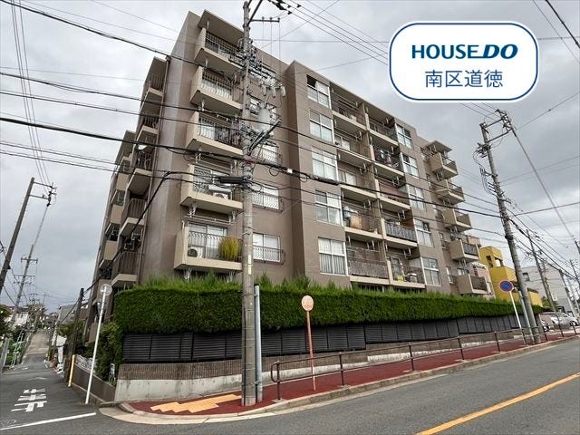 【外観】
7階建て4階角部屋にあたります。2025年8月リフォーム!
地下鉄名城線/総合リハビリセンター駅 徒歩約9分、地下鉄桜通線/瑞穂区役所駅 徒歩約20分、市営バス「松栄町」停 徒歩約2分とアクセス良好