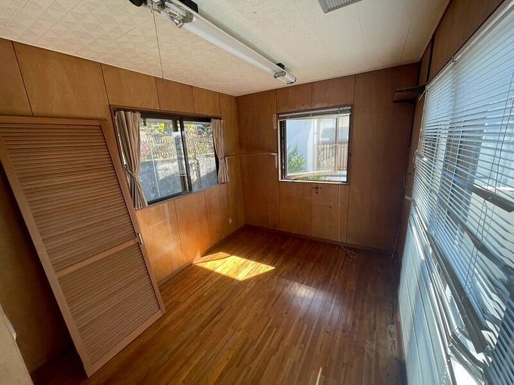 バルコニーに面しており、明るく開放的な洋室です。寝室や子ども部屋としてもおすすめ