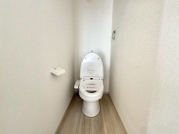 【Toilet】清潔感があり、落ち着いたデザインのトイレ。家族みんなが快適に使えます。