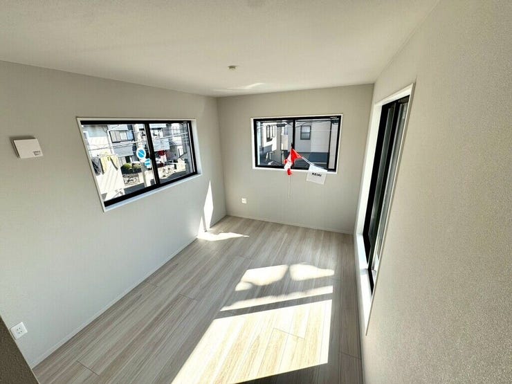 【Bedroom】ベッドとデスクを置いてもゆとりのある、使い勝手の良い広さの洋室です。