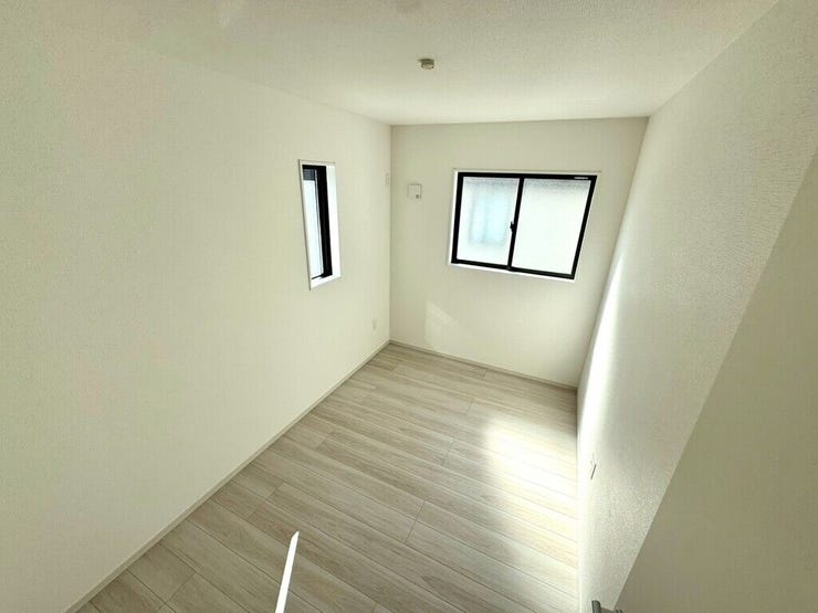 【Bedroom】ベッドとデスクを置いてもゆとりのある、使い勝手の良い広さの洋室です。