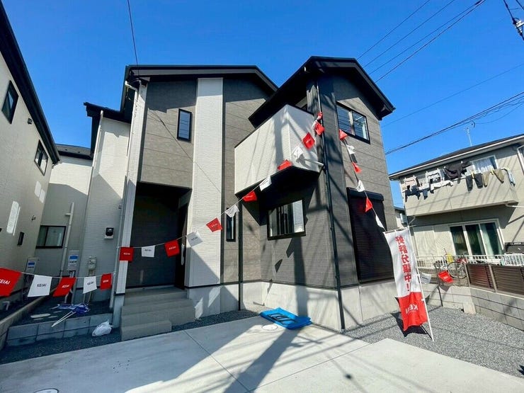 【Exterior】 洗練されたデザインの外観は、どこから見ても美しい佇まいです。