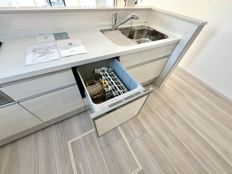 【kitchen】家事の時短に便利な食洗機付き。手洗い不要で毎日の負担を軽減します。