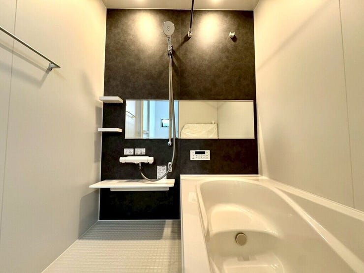 【Bathroom】お子様とのバスタイムにも十分な広さがあり、掃除も簡単にできます。