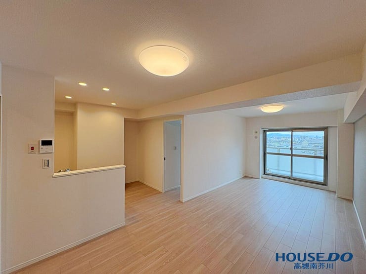 【リビング】
家族が集う明るいリビング