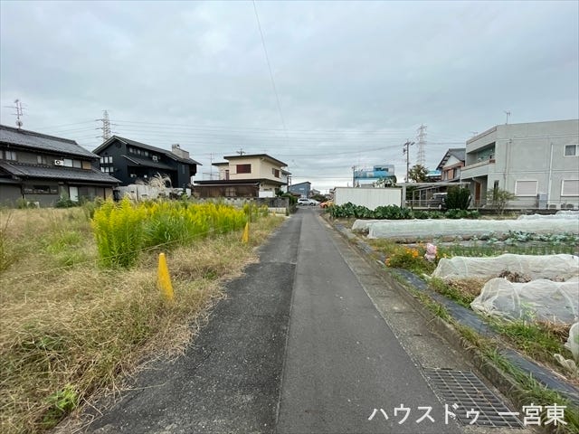 ≪北側西向き 幅約2.7m≫
セットバックが必要な道路となります。大型車が入ってこれないので、騒音などの心配はありません。