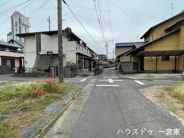 ≪北側東向き 幅約2.7m≫
角地に接する道路です。