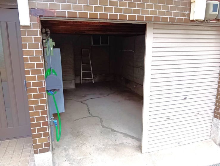 シャッター付駐車場