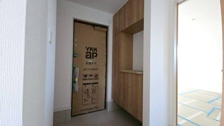 玄関にはご家族の靴をたっぷり収納できるシューズボックス!玄関先をいつも綺麗に保てます。