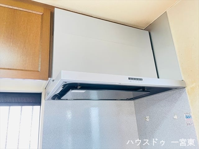 【レンジフード】調理中しっかりと換気をしてくれます。