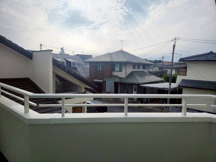 周辺の街並みが見渡せる心地よい眺望が広がります。