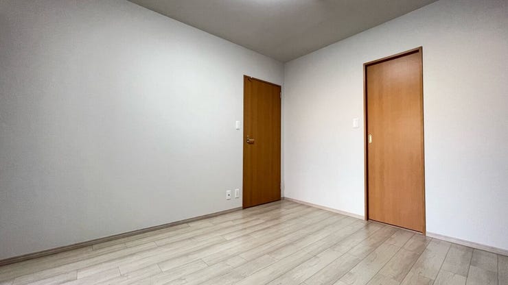 各部屋にはクローゼットを完備しています!収納が多いお家はすっきりして快適な空間です♪