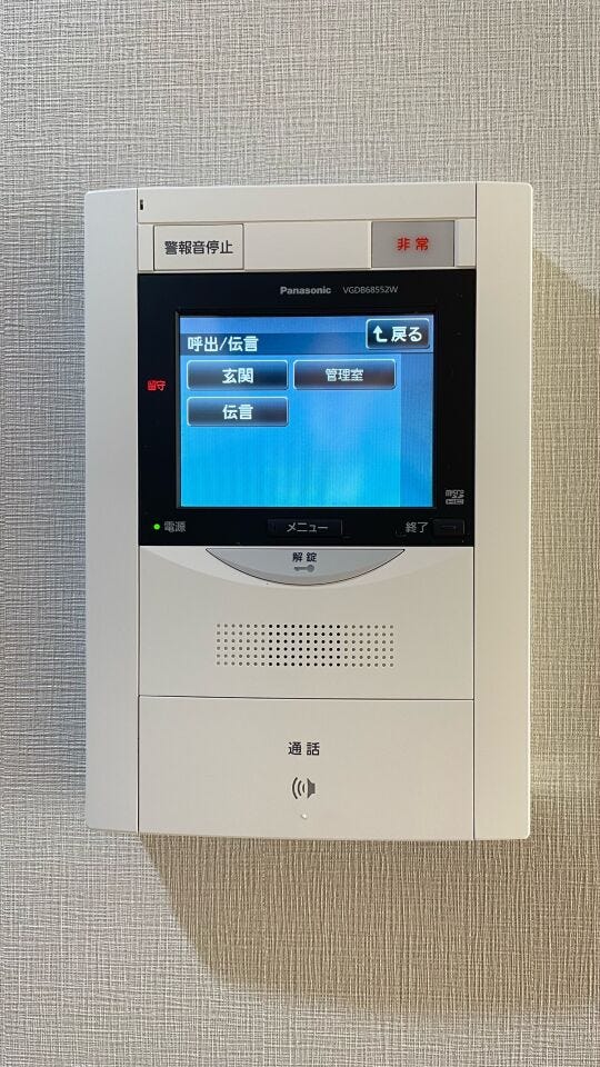 モニター付インターフォンで来訪者が一目瞭然。セールスや勧誘対策もできて安心です