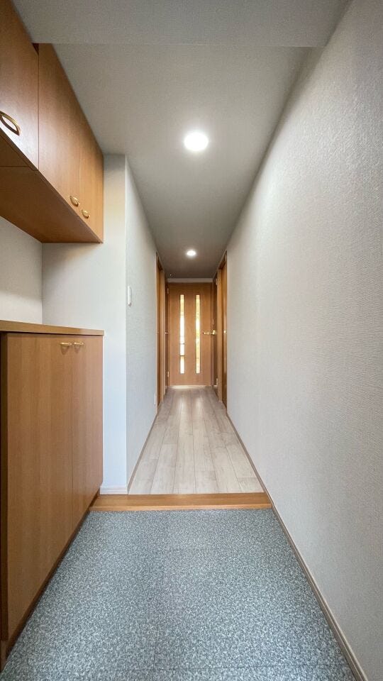 広々とした玄関ホールは来訪者の印象グッド!ゆとりのある空間は心も豊かにしてくれます♪