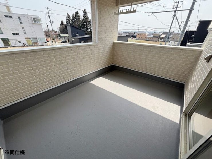 ※同仕様
◎現地案内予約受付中!◎
バルコニーは屋根付きのため、急な雨でも洗濯物が濡れにくく安心ですね♪