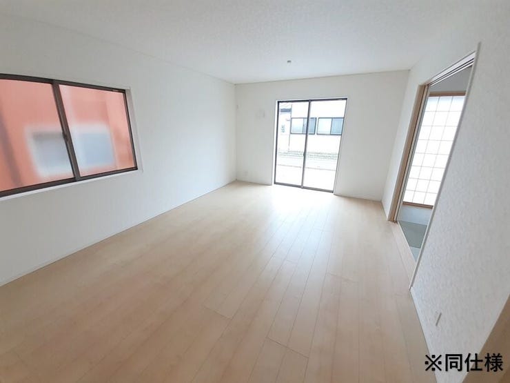 ※同仕様
◎現地案内予約受付中!◎
採光や通風に優れた、開放感あふれるLDK!快適な空間で家族団らんの時間を過ごせます。