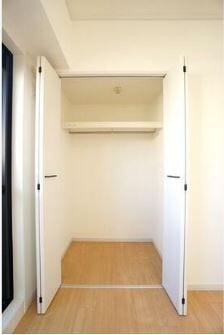 6帖の北西洋室収納です。