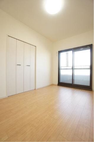 6帖の北中洋室です。