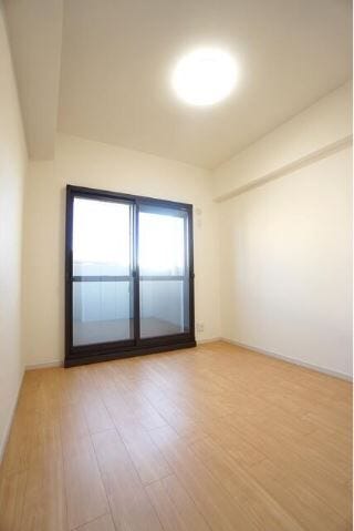 4.9帖の北西洋室です。