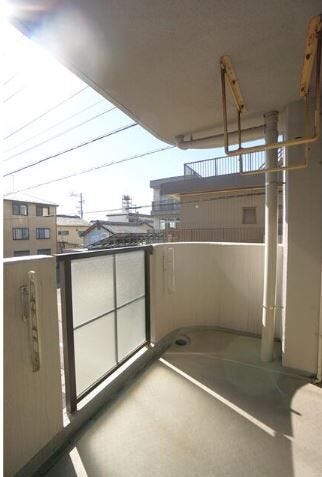 採光に優れたバルコニーです。晴れた日には、洗濯物がよく乾きます。