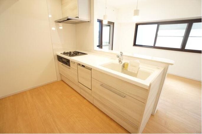 システムキッチンは、ゆとりのサイズをセレクトしております。