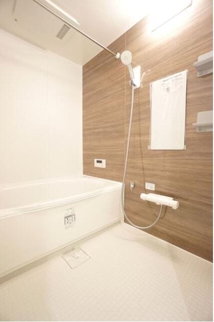 一坪サイズのバスルームです。ゆったり入れる浴槽で、毎日の疲れを癒してくれます。