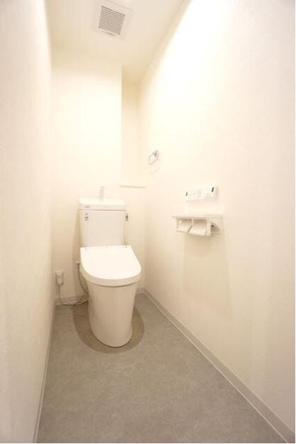 暖房便座付きシャワートイレです。