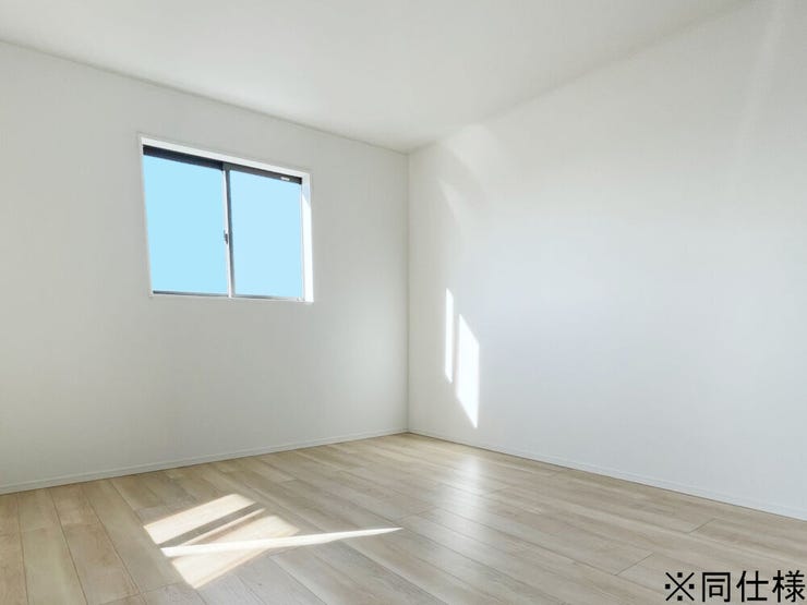 ※同仕様
◎現地案内予約受付中!◎
腰高窓は家具の配置がしやすく、自分に合ったプライベートルームに♪